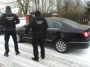 [VIDEO] Ludzie Rutkowskiego przejęli samochód należący do zmarłego księdza Waldemara Irka. Skuteczne działania wstrzymały destrukcyjne, prawne roszczenia siostrzenicy księdza