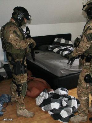 [VIDEO] Grupa dokonująca przestępstw w obrocie paliwami rozbita. Zatrzymano 15 członków mafii