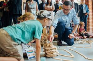 Premier z rodzinami wielodzietnymi w Szczecinie: Nie ma silnej Polski bez polskich rodzin