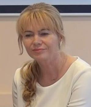 [VIDEO] Prokurator Rejonowa w Poddębicach Beata Nowakowska-Jasiak ufa miejscowej notariusz Sabinie Paprockiej, która może mieć zaburzenia pamięci! Przyczynia się do tragedii kobiet wpędzonych przez notariusz i nieuczciwego architekta w koszmarny dług!