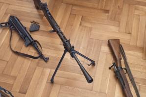 Wpadli, bo kupowali broń hukową przez internet