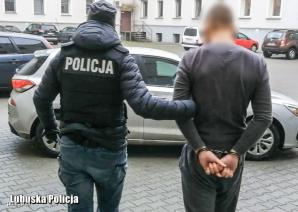 [VIDEO] Szybkie zatrzymanie mężczyzn odpowiedzialnych za brutalny rozbój na 85-letniej kobiecie