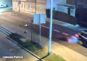 [VIDEO] Przerażające potrącenie kobiety na przejściu dla pieszych. Policjanci apelują o szczególną ostrożność