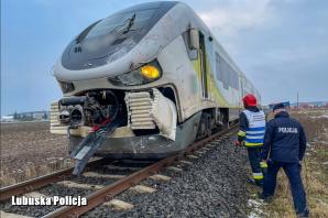 Śmiertelne zderzenie tira z pociągiem. Policjanci wyjaśniają okoliczności wypadku