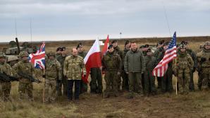 [VIDEO] Brytyjskie wojska inżynieryjne będą wspierać polskich żołnierzy na polsko-białoruskiej granicy. W trakcie spotkania ministrowie odwiedzili żołnierzy 15. Giżyckiej Brygady Zmechanizowanej oraz żołnierzy z USA, Wielkiej Brytanii, Rumunii i Chorwacji,