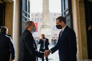 Premier Morawiecki w stolicy Włoch spotkał się z premierem Mario Draghim. Omówiono m.in. wzmocnienie obecności wojskowej Rosji wokół Ukrainy, presję na Ukrainę i Mołdawię
