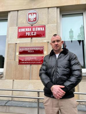  [VIDEO] Akt oskarżenia przeciwko ulubienicy Sądu Apelacyjnego w Szczecinie złożył Kamil Sękowski za agresywne, internetowe pomówienia! Po łagodnym potraktowaniu kobiety przez sędziego Piotra Brodniaka, obelżywie zaatakowała Kamila Sękowskiego w Internecie