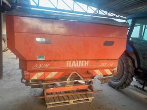 [VIDEO] Ciągnik JOHN DEERE i siewnik RAUCH skradzione w Błoniu koło Warszawy. Poszukuje go Biuro Rutkowski