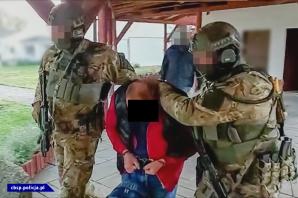 Podkarpacki pion PZ PK skierował akt oskarżenia w sprawie zorganizowanej grupy przestępczej napadającej na podróżnych w pociągach dalekobieżnych