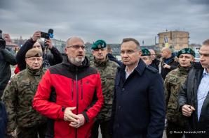 [VIDEO] Brakuje ekip remontowych, budowlanych. Prezydent RP na terenach popowodziowych