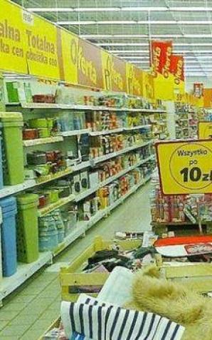 PiS: 500 złotych na dziecko, ale nie w gotówce. Będzie reglamentacja i pokątny handel artykułami dla dzieci?