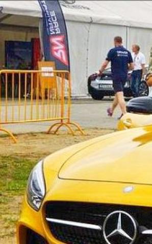 [VIDEO] Czym jeździ Krzysztof Rutkowski? Piękne auta, śliczne kobiety w Poznaniu