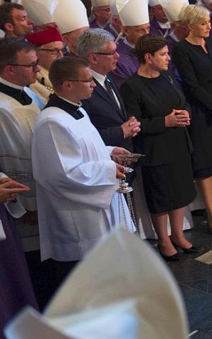 Kraków: Ostatnia droga śp. kardynała Franciszka Macharskiego