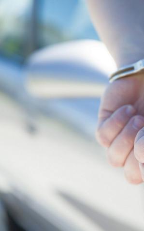 Uciekli z ośrodka i ukradli torebkę, policjant zabrał ich na stopa i zawiózł na komendę!