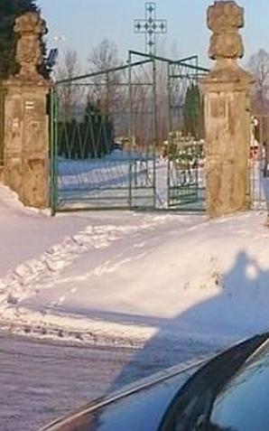 Policjanci zatrzymali podejrzanych o kilkadziesiąt kradzieży na cmentarzach