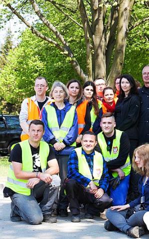 Poszukiwania ofiar komunizmu to służba Polsce – Prezydent Andrzej Duda odwiedził Łączkę na Powązkach Wojskowych