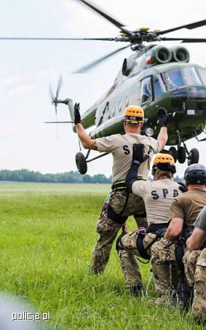 [FOTO] Antyterroryści z całego kraju ćwiczą w Kielcach