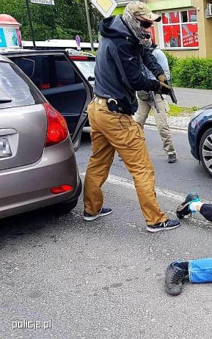 [VIDEO] Nakłaniali do prostytucji i czerpali z tego korzyści, teraz nie unikną kary