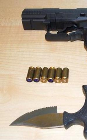 Przystawił mu pistolet do głowy za to, że był obcokrajowcem