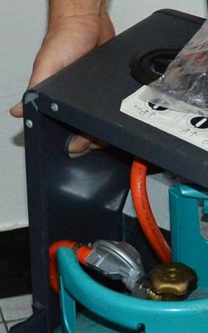 Policjanci zabezpieczają dopalacze. Na rynek nie trafią blisko 3 tysiące opakowań 