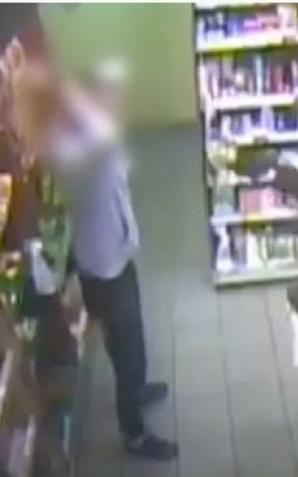 [VIDEO] 24-latka z pistoletem w Żabce! Szybka akcja pod kamerą monitoringu!