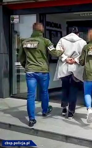 [VIDEO] 12 osób zatrzymanych w ramach śledztwa dot. Tzw. Leasingu pracowniczego