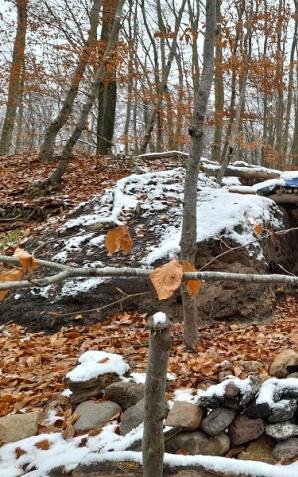 [VIDEO] Zrobili sobie schron ze średniowiecznego zabytku