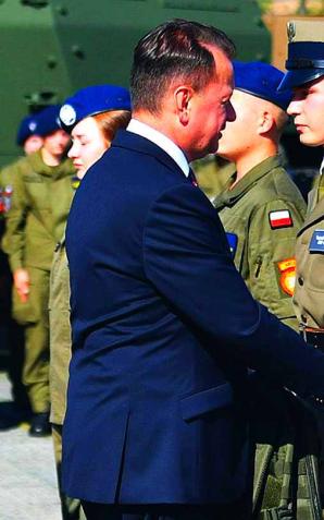 Minister M. Błaszczak: z każdym rokiem wzrasta zainteresowanie młodych ludzi edukacją w klasach mundurowych