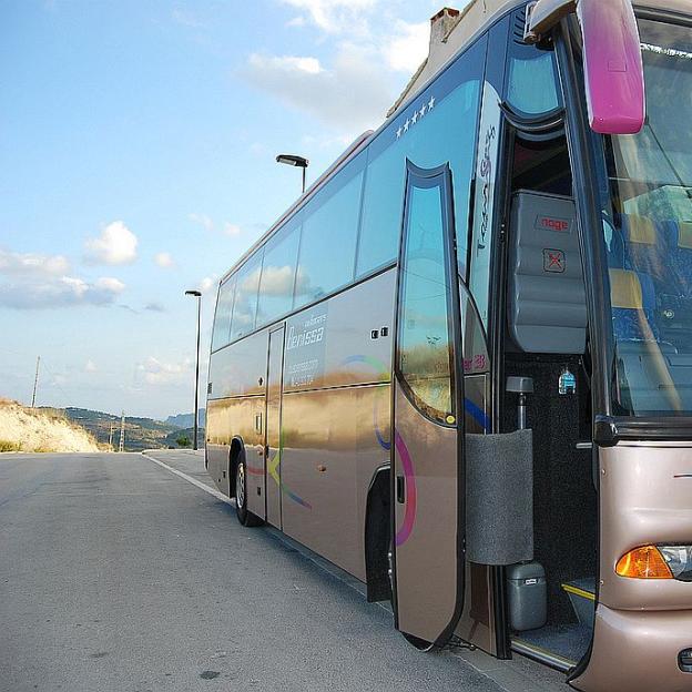 Polacy wciąż chętnie podróżują autokarami. Przekonuje ich rozbudowana siatka połączeń i niskie ceny