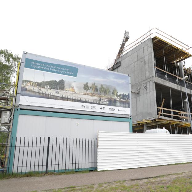 Wmurowanie kamienia węgielnego pod budowę Muzeum Archeologii Podwodnej i Rybołówstwa Bałtyckiego w Łebie. Muzeum w Łebie będzie swoistą odpowiedzią na historię prezentowaną przez takie muzea jak Muzeum Łodzi Wikingów w norweskim Oslo czy duńskim Roskilde.