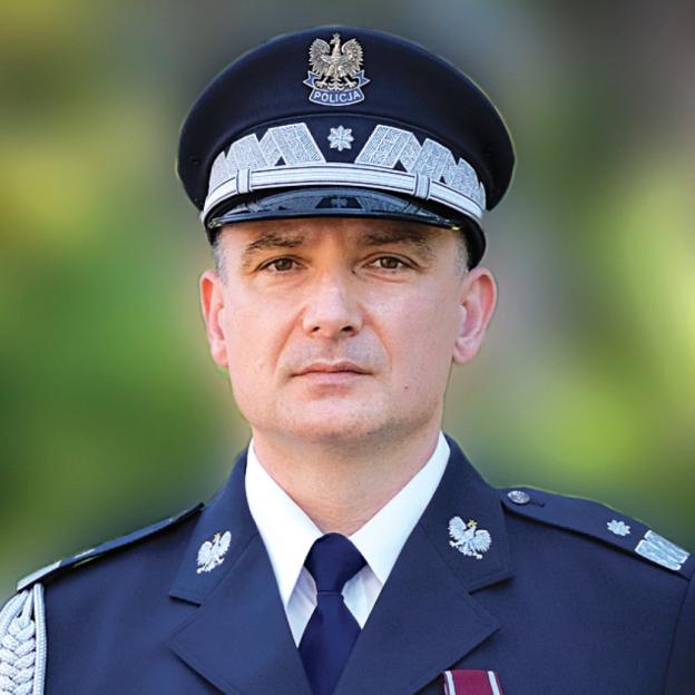 Gdy świat stoi otworem. O przestępczości międzynarodowej i międzynarodowej współpracy Policji (Hiszpania, Niemcy, Czechy, Słowacja, Litwa, Łotwa, Włochy, Holandia, UK, Estonia, Gruzja, Armenia, USA, RPA, Australia) 