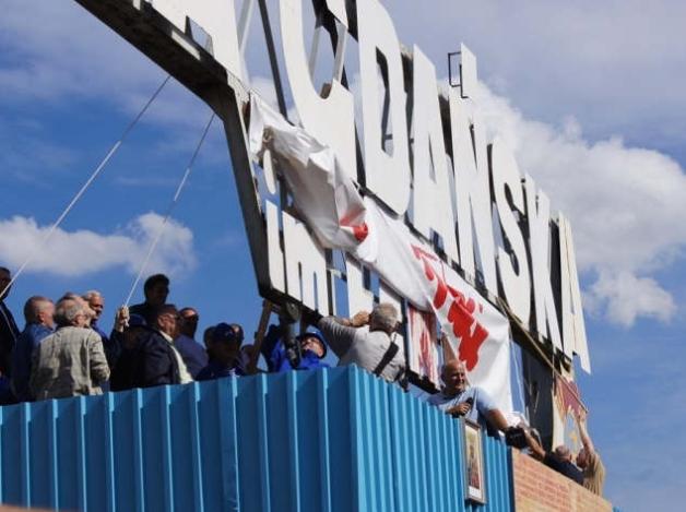 „Solidarność” usunęła imię Lenina ze Stoczni