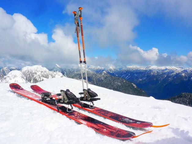 Personalizowanie, ręcznie wykonywane narty z Polski robią furorę wśród narciarzy na całym świecie