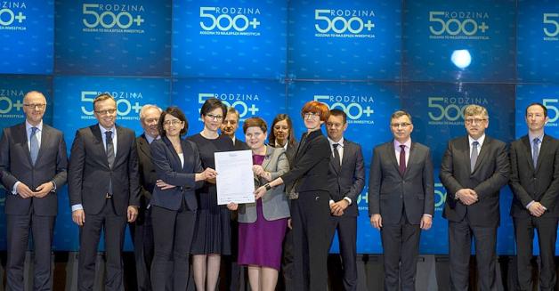 Premier Beata Szydło: 18 banków dołącza do przyjaciół programu „Rodzina 500 plus”