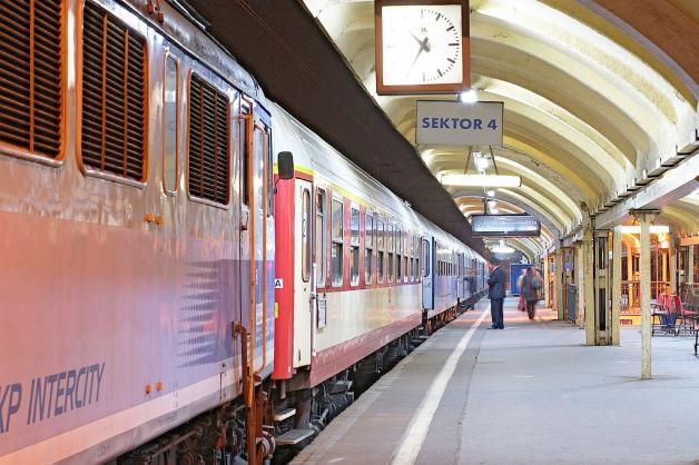 PKP z nowym pomysłem na dworce. Obsługa pasażerów i handel to nie koniec możliwości