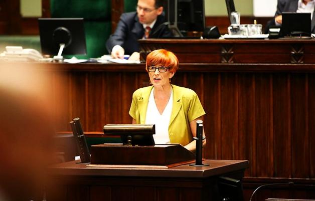 [VIDEO] Sejm: Program 500+ realizuje postawione cele. Przede wszystkim redukuje ubóstwo i inwestuje w rodzinę