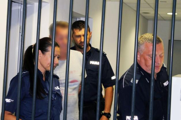 Strzelał z wiatrówki do dzieci. Usłyszał już zarzuty