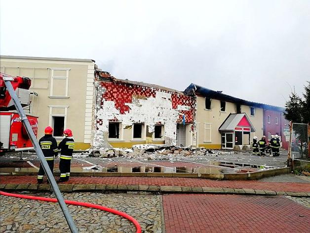 [VIDEO] PATRIOT24 NEWS: Pożar galerii handlowej w Żarach. Spłonęło 19 sklepów