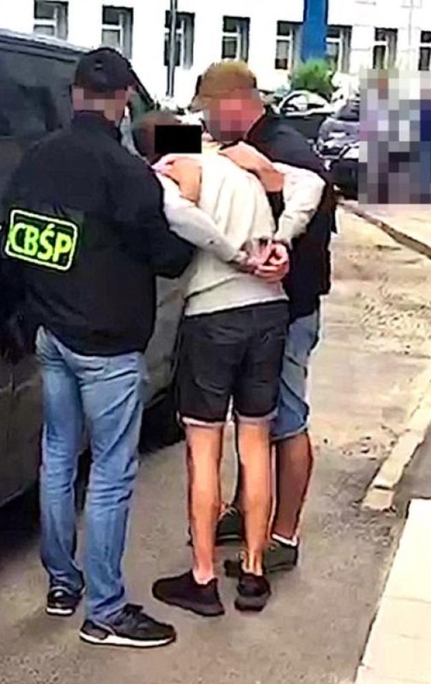 [VIDEO] Handlowali środkami poronnymi w Internecie - policjanci rozbili zorganizowaną grupę przestępczą