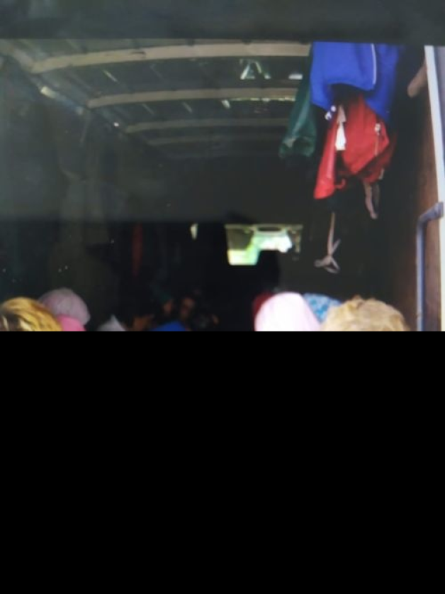 Przewozili ponad 20 osób w skrzyniach ładunkowych samochodów dostawczych – wpadli podczas kontroli drogowej