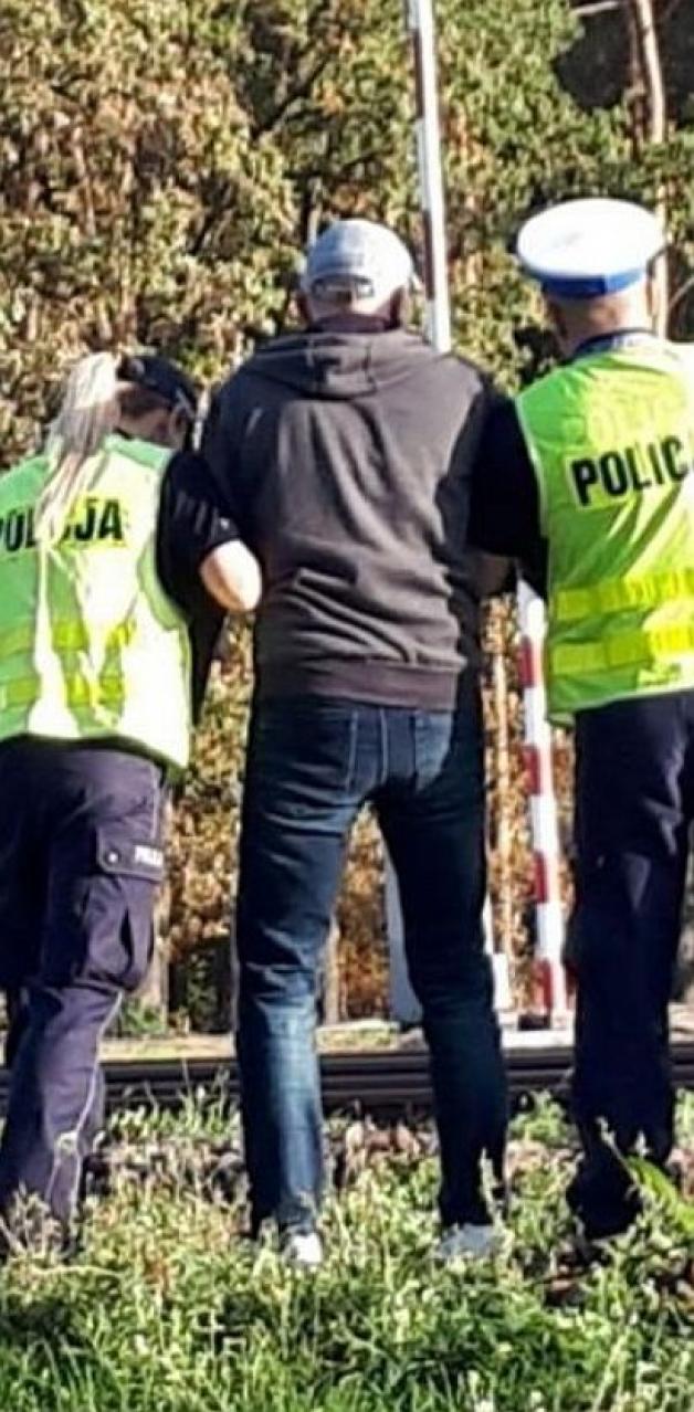 Tragedia była o krok, policjanci uratowali ludzkie życie