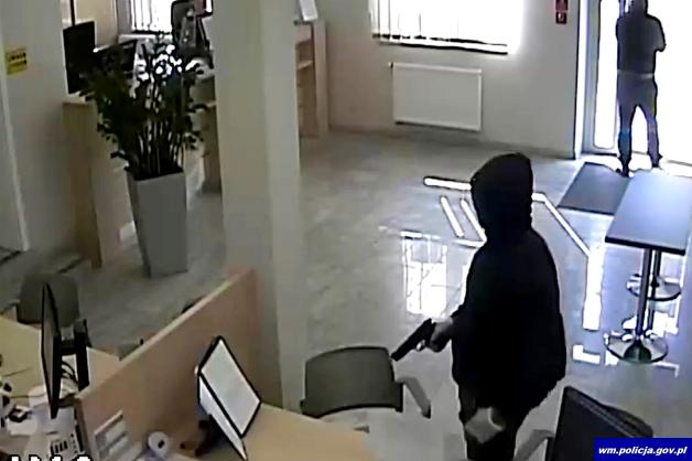 Przejechali przez granicę, by napaść na bank. Podejrzany trafił za kraty