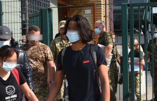 Zabłądzili w górach. Patrol Straży Granicznej z placówki w Wojtkowej zatrzymał grupę imigrantów z Indii