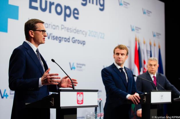 [VIDEO] Premier Mateusz Morawiecki wziął udział w spotkaniu szefów rządów państw Grupy Wyszehradzkiej z prezydentem Francji. Omówiono m.in. kwestie wysokiej ceny gazu i manipulacje ze strony Rosji