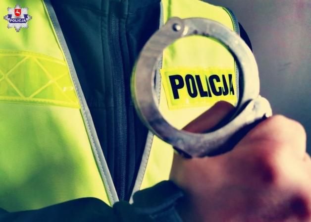 Kradzionym samochodem przyjechał kraść paliwo. Próbował schować się w krzakach, ale trafił do policyjnej celi