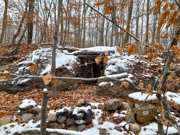 [VIDEO] Zrobili sobie schron ze średniowiecznego zabytku
